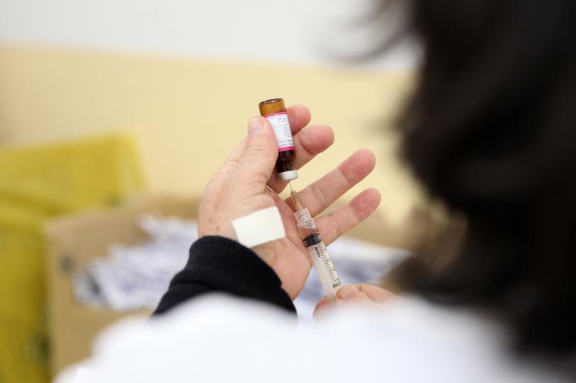 Reino Unido e Alemanha testarão vacinas contra coronavírus em humanos
