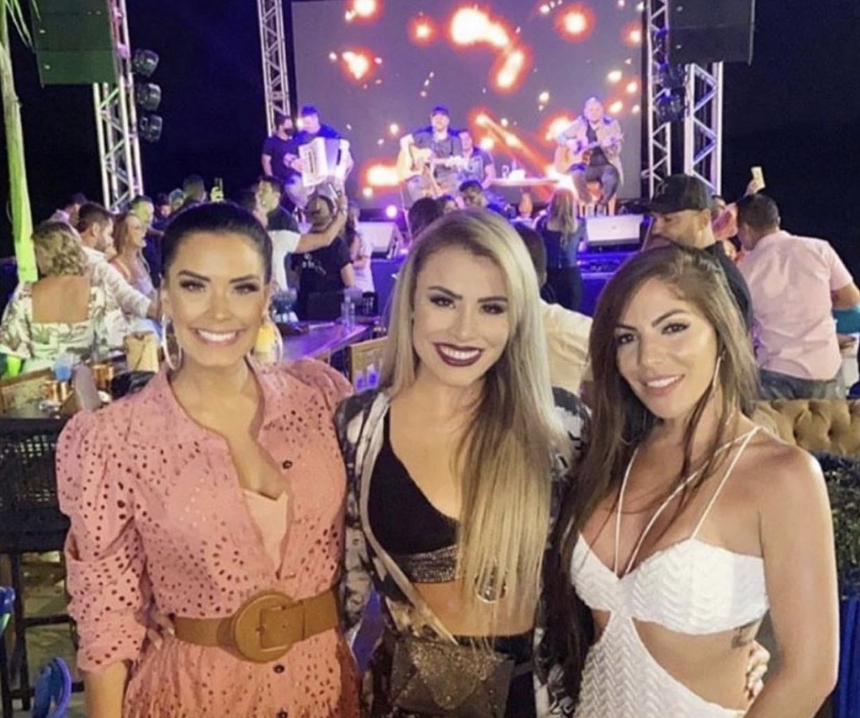 As ex-BBBs Ivy Moraes e Anamara causaram revolta nas redes sociais por furar o isolamento e participar de uma festa em Caldas Novas